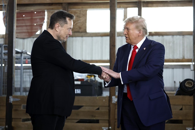Elon Musk puts his hand in Donald Trumps’