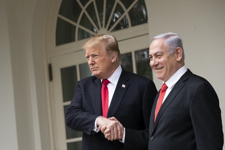 Donald Trump and Benjamin Netanyahu shake hands